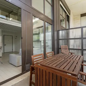 Elegant Loft With Balcony! Appartamento